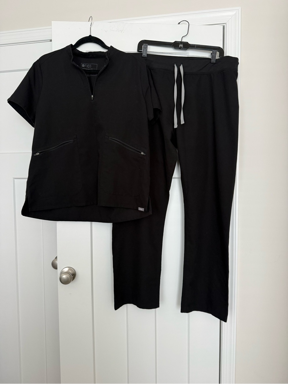 Figs Black Scrub Set
